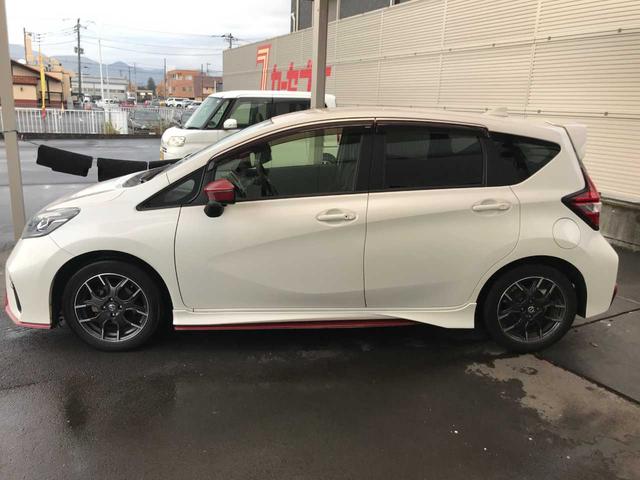 ノート ニスモ　スマートキー　ブレーキサポート　横滑防止　アイドリングストップ　オートライト　オートミラー　純正ナビＭＭ３１８Ｄ－Ｗ（ＣＤ／ＤＶＤ／ＳＤ／ＢＴオーディオ／ＭＳ）　アラウンドビューモニター（8枚目）