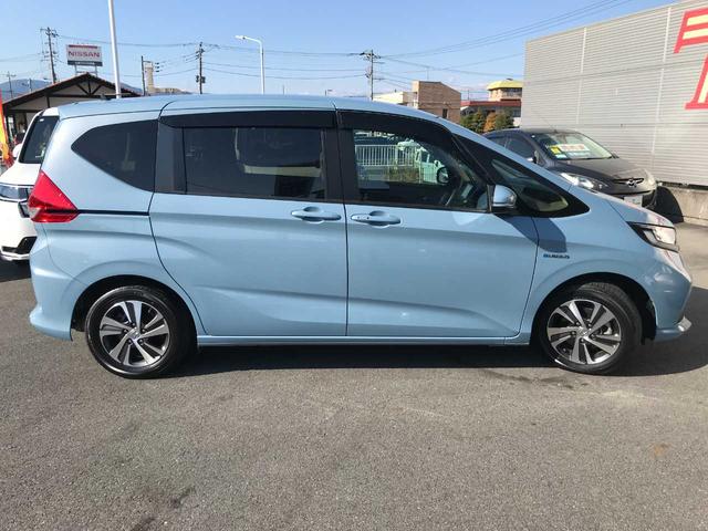 フリード+ハイブリッド ハイブリッドG・ホンダセンシング スマートキー ブレーキサポート 車線逸脱警報 レーダークルーズ アイドリングストップ 純正ナビ(CD/DVD/SD/BTオーディオ/フルセグ) バックカメラ ETC USB電源 オートライト(4枚目)