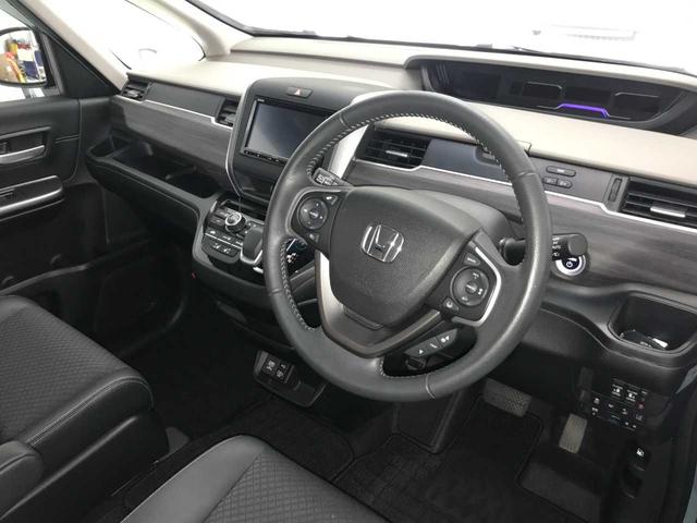 フリード+ハイブリッド ハイブリッドG・ホンダセンシング スマートキー ブレーキサポート 車線逸脱警報 レーダークルーズ アイドリングストップ 純正ナビ(CD/DVD/SD/BTオーディオ/フルセグ) バックカメラ ETC USB電源 オートライト(14枚目)