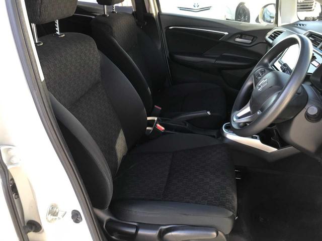 フィット １３Ｇ・Ｆパッケージ　スマートキー　アイドリングストップ　横滑防止　純正ナビＶＸＭ－１６４ＣＳｉ（ＣＤ／ＢＴオーディオ／ＡＭＦＭ／ワンセグ）　バックカメラ　ＥＴＣ　オートライト　オートミラー（14枚目）