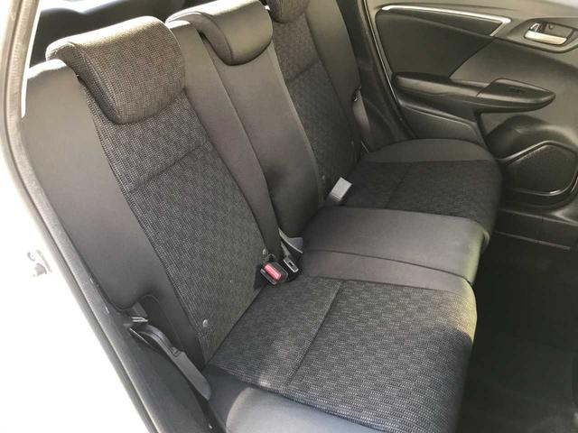 フィット １３Ｇ・Ｆパッケージ　スマートキー　アイドリングストップ　横滑防止　純正ナビＶＸＭ－１６４ＣＳｉ（ＣＤ／ＢＴオーディオ／ＡＭＦＭ／ワンセグ）　バックカメラ　ＥＴＣ　オートライト　オートミラー（17枚目）