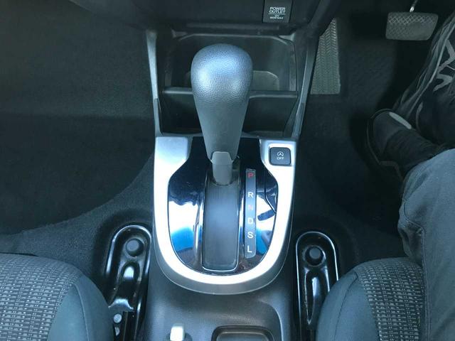 フィット １３Ｇ・Ｆパッケージ　スマートキー　アイドリングストップ　横滑防止　純正ナビＶＸＭ－１６４ＣＳｉ（ＣＤ／ＢＴオーディオ／ＡＭＦＭ／ワンセグ）　バックカメラ　ＥＴＣ　オートライト　オートミラー（24枚目）