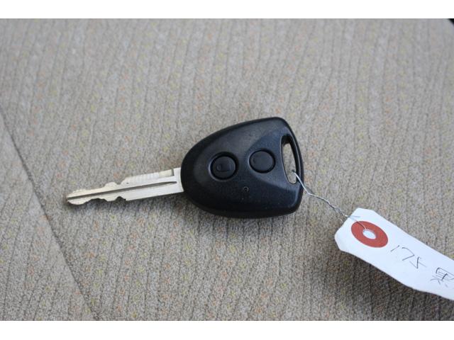 スペアキーがもう一本付属します。