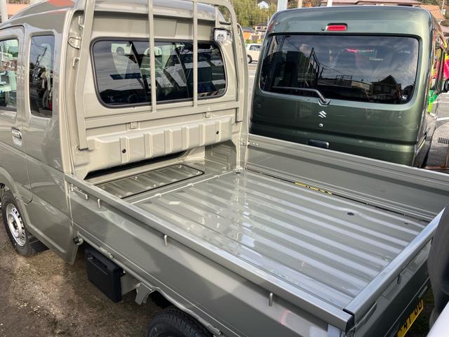 スーパーキャリイ Ｘ　４ＷＤ　オートマ　届出済未使用車　セーフティーサポート　メーカー保証継承　ＬＥＤヘッドライト　電動格納ミラー　キーレスエントリー（4枚目）