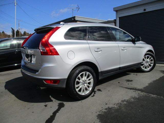 ＸＣ６０ Ｔ６　ＳＥ　ＡＷＤ　４ＷＤターボ　黒本革パワーシート　ＨＤＤナビ　バック＆サイドカメラ　ＥＴＣ　シティセーフティ　シートヒーター　クルーズコントロール　ディスチャージライト　前後クリアランスソナー（6枚目）