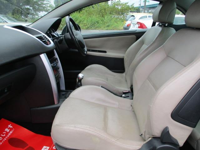 ２０７ ＣＣ　ＧＴ　ＣＣ　ＧＴ　５速ＭＴ　ターボ　電動オープン　本革　シートヒーター左右独立フルオートＡＣ　ＣＤ　ＥＴＣインフォメーションディスプレイ　オートライト　スーパースプリントマフラー　レッドキャリパー　１６ＡＷ（11枚目）