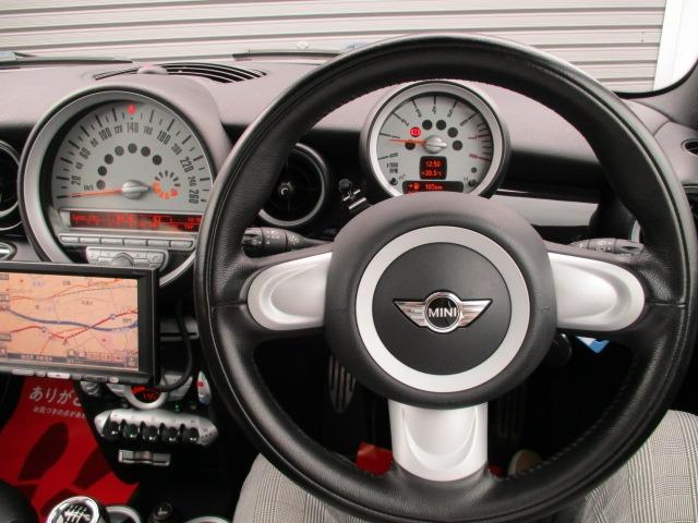 ＭＩＮＩ クーパー　クラブマン　６速マニュアル　ターボ　ダブルサンルーフ　スポーツモードミニライト１６インチＡＷ　黒革シートヒーター　カロッツェリアナビＥＴＣ　オートＡＣ　１０エアバックＡＢＳ　ＤＳＣ　クラブドア　リアハッチ観音開き（31枚目）