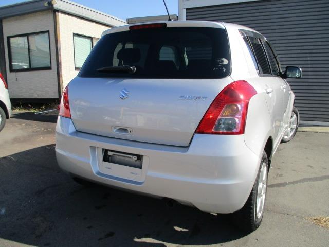 スイフト １．３ＸＧ　４ＷＤ　５速マニュアル　ナビ　ＣＤ／ＤＶＤ　オートエアコン　フロント左右シートヒーター　ワイパーデアイサー　ヒーテッドドアミラー　純正セキュリティ　スマートキー　キーフリー　１４インチＡＷ（5枚目）
