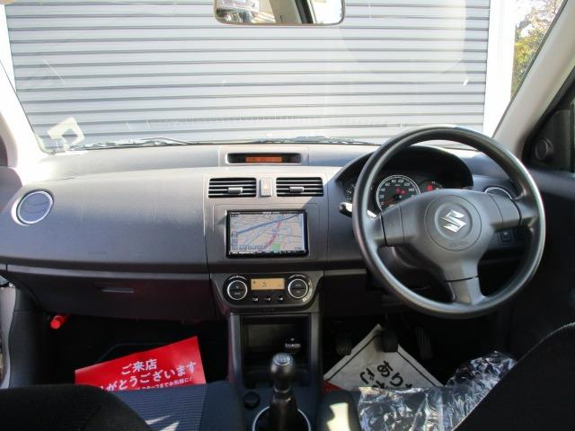 スイフト １．３ＸＧ　４ＷＤ　５速マニュアル　ナビ　ＣＤ／ＤＶＤ　オートエアコン　フロント左右シートヒーター　ワイパーデアイサー　ヒーテッドドアミラー　純正セキュリティ　スマートキー　キーフリー　１４インチＡＷ（10枚目）
