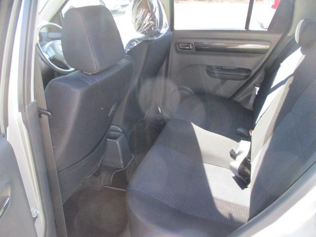 スイフト １．３ＸＧ　４ＷＤ　５速マニュアル　ナビ　ＣＤ／ＤＶＤ　オートエアコン　フロント左右シートヒーター　ワイパーデアイサー　ヒーテッドドアミラー　純正セキュリティ　スマートキー　キーフリー　１４インチＡＷ（12枚目）