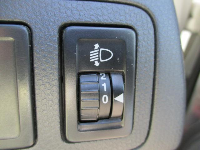 スイフト １．３ＸＧ　４ＷＤ　５速マニュアル　ナビ　ＣＤ／ＤＶＤ　オートエアコン　フロント左右シートヒーター　ワイパーデアイサー　ヒーテッドドアミラー　純正セキュリティ　スマートキー　キーフリー　１４インチＡＷ（15枚目）