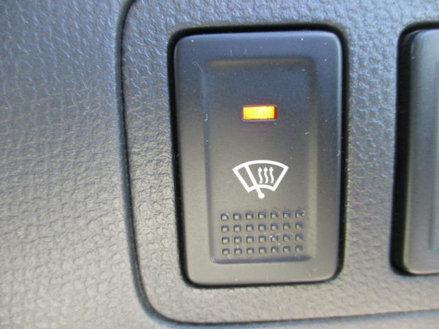 スイフト １．３ＸＧ　４ＷＤ　５速マニュアル　ナビ　ＣＤ／ＤＶＤ　オートエアコン　フロント左右シートヒーター　ワイパーデアイサー　ヒーテッドドアミラー　純正セキュリティ　スマートキー　キーフリー　１４インチＡＷ（16枚目）