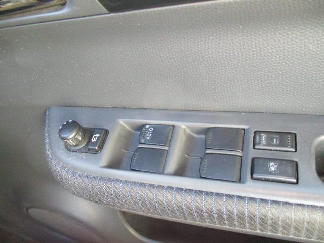 スイフト １．３ＸＧ　４ＷＤ　５速マニュアル　ナビ　ＣＤ／ＤＶＤ　オートエアコン　フロント左右シートヒーター　ワイパーデアイサー　ヒーテッドドアミラー　純正セキュリティ　スマートキー　キーフリー　１４インチＡＷ（18枚目）