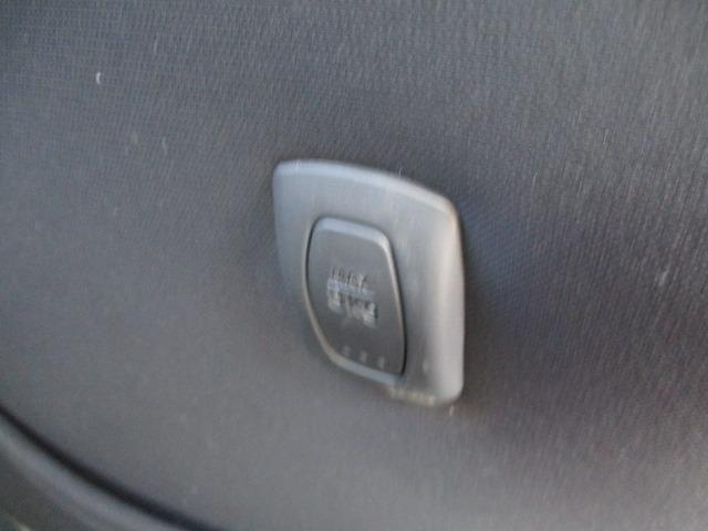 スイフト １．３ＸＧ　４ＷＤ　５速マニュアル　ナビ　ＣＤ／ＤＶＤ　オートエアコン　フロント左右シートヒーター　ワイパーデアイサー　ヒーテッドドアミラー　純正セキュリティ　スマートキー　キーフリー　１４インチＡＷ（28枚目）