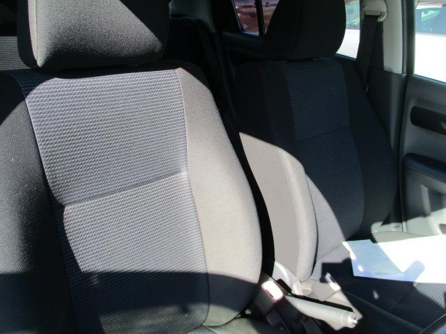 スイフト １．３ＸＧ　４ＷＤ　５速マニュアル　ナビ　ＣＤ／ＤＶＤ　オートエアコン　フロント左右シートヒーター　ワイパーデアイサー　ヒーテッドドアミラー　純正セキュリティ　スマートキー　キーフリー　１４インチＡＷ（30枚目）