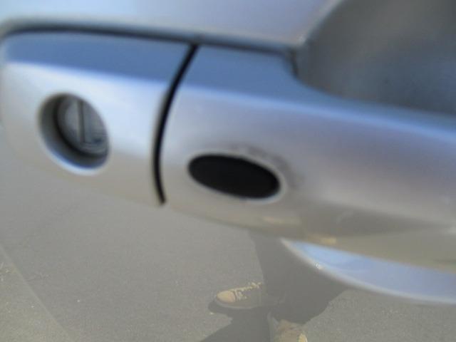 スイフト １．３ＸＧ　４ＷＤ　５速マニュアル　ナビ　ＣＤ／ＤＶＤ　オートエアコン　フロント左右シートヒーター　ワイパーデアイサー　ヒーテッドドアミラー　純正セキュリティ　スマートキー　キーフリー　１４インチＡＷ（35枚目）