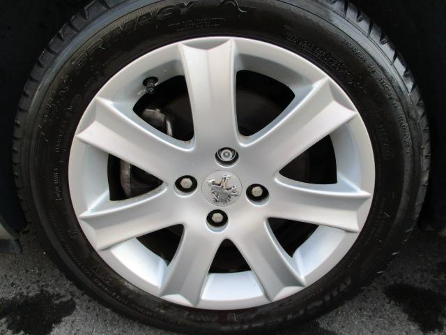 ２０７ ベースグレード　５速アニュアル　左右独立フルオートエアコン　６エアバック　ＡＢＳ　ＥＳＰ　キーレス　純正ＣＤオーディオ　インフォメーションディスプレイ　ウィンカードドアミラー　１６インチアルミ（8枚目）