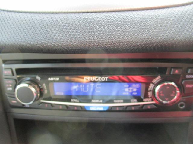 ２０７ ベースグレード　５速アニュアル　左右独立フルオートエアコン　６エアバック　ＡＢＳ　ＥＳＰ　キーレス　純正ＣＤオーディオ　インフォメーションディスプレイ　ウィンカードドアミラー　１６インチアルミ（9枚目）