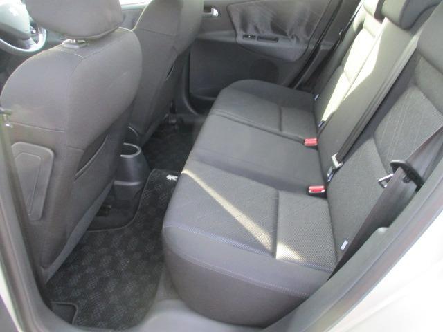 ２０７ ベースグレード　５速アニュアル　左右独立フルオートエアコン　６エアバック　ＡＢＳ　ＥＳＰ　キーレス　純正ＣＤオーディオ　インフォメーションディスプレイ　ウィンカードドアミラー　１６インチアルミ（12枚目）