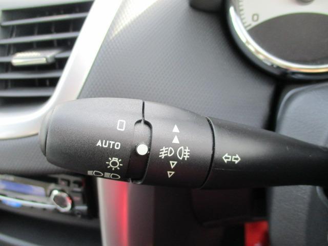 ２０７ ベースグレード　５速アニュアル　左右独立フルオートエアコン　６エアバック　ＡＢＳ　ＥＳＰ　キーレス　純正ＣＤオーディオ　インフォメーションディスプレイ　ウィンカードドアミラー　１６インチアルミ（21枚目）