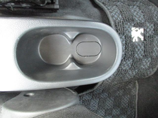 ２０７ ベースグレード　５速アニュアル　左右独立フルオートエアコン　６エアバック　ＡＢＳ　ＥＳＰ　キーレス　純正ＣＤオーディオ　インフォメーションディスプレイ　ウィンカードドアミラー　１６インチアルミ（25枚目）