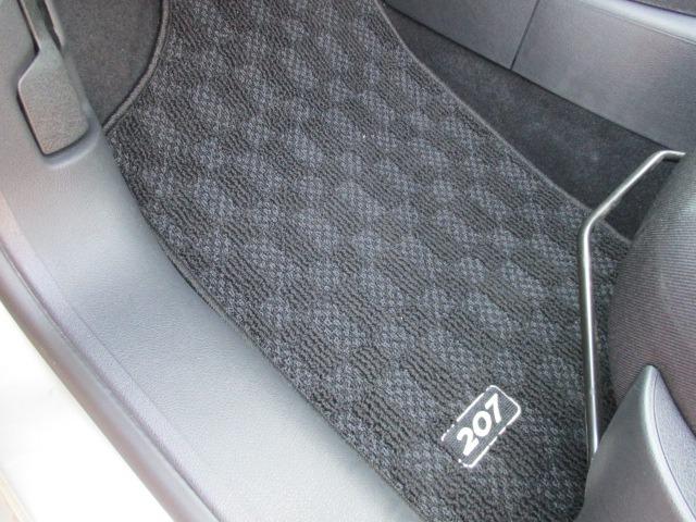 ２０７ ベースグレード　５速アニュアル　左右独立フルオートエアコン　６エアバック　ＡＢＳ　ＥＳＰ　キーレス　純正ＣＤオーディオ　インフォメーションディスプレイ　ウィンカードドアミラー　１６インチアルミ（29枚目）