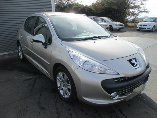 ２０７ ベースグレード　５速アニュアル　左右独立フルオートエアコン　６エアバック　ＡＢＳ　ＥＳＰ　キーレス　純正ＣＤオーディオ　インフォメーションディスプレイ　ウィンカードドアミラー　１６インチアルミ（38枚目）