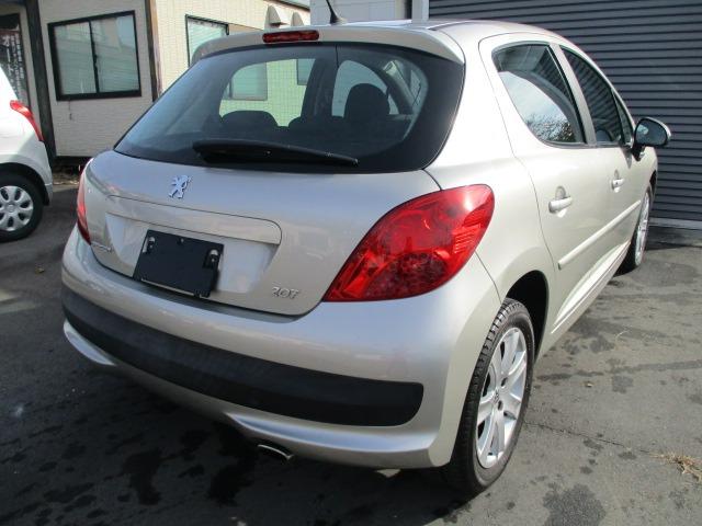 ２０７ ベースグレード　５速アニュアル　左右独立フルオートエアコン　６エアバック　ＡＢＳ　ＥＳＰ　キーレス　純正ＣＤオーディオ　インフォメーションディスプレイ　ウィンカードドアミラー　１６インチアルミ（40枚目）