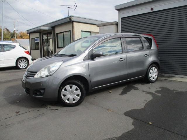 ノート １６Ｘ　５速マニュアル　純正オプションナビフルセグＴＶ　ＣＤ／ＤＶＤブルートゥース前後クリアランスソナー　ＷエアバックＡＢＳインテリジェントキーキーフリーヘッドライトレベライザードアバイザープライバシーガラス（2枚目）