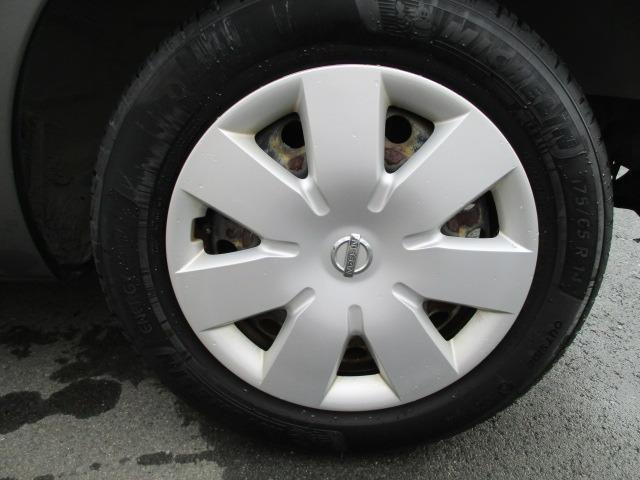 ノート １６Ｘ　５速マニュアル　純正オプションナビフルセグＴＶ　ＣＤ／ＤＶＤブルートゥース前後クリアランスソナー　ＷエアバックＡＢＳインテリジェントキーキーフリーヘッドライトレベライザードアバイザープライバシーガラス（8枚目）