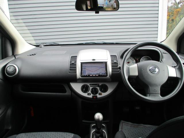 ノート １６Ｘ　５速マニュアル　純正オプションナビフルセグＴＶ　ＣＤ／ＤＶＤブルートゥース前後クリアランスソナー　ＷエアバックＡＢＳインテリジェントキーキーフリーヘッドライトレベライザードアバイザープライバシーガラス（10枚目）