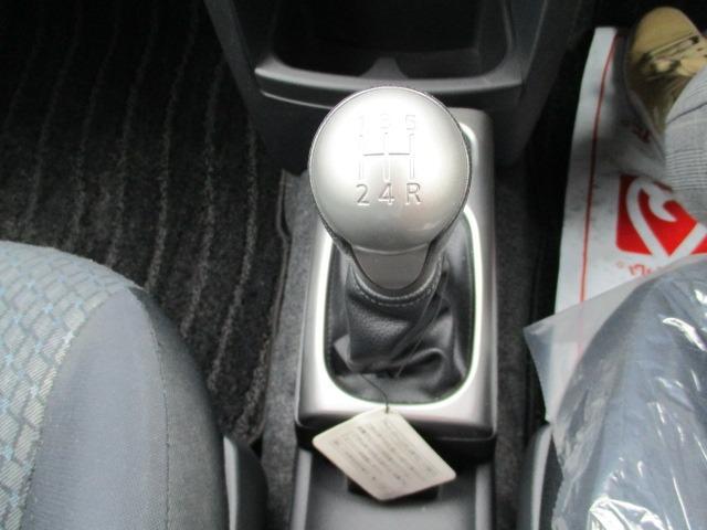 ノート １６Ｘ　５速マニュアル　純正オプションナビフルセグＴＶ　ＣＤ／ＤＶＤブルートゥース前後クリアランスソナー　ＷエアバックＡＢＳインテリジェントキーキーフリーヘッドライトレベライザードアバイザープライバシーガラス（15枚目）