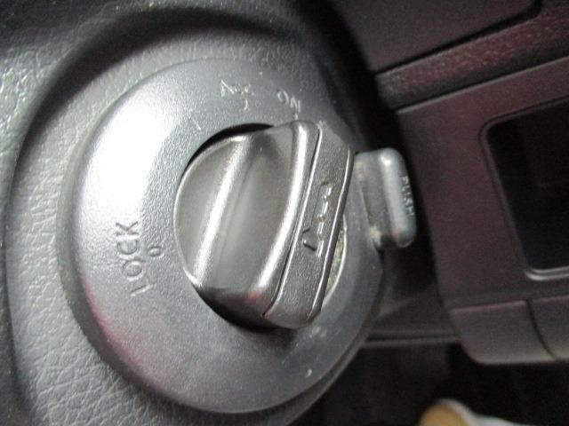 ノート １６Ｘ　５速マニュアル　純正オプションナビフルセグＴＶ　ＣＤ／ＤＶＤブルートゥース前後クリアランスソナー　ＷエアバックＡＢＳインテリジェントキーキーフリーヘッドライトレベライザードアバイザープライバシーガラス（16枚目）