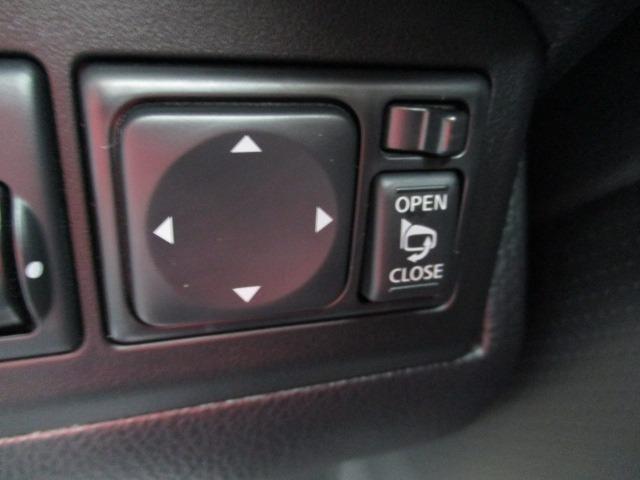 ノート １６Ｘ　５速マニュアル　純正オプションナビフルセグＴＶ　ＣＤ／ＤＶＤブルートゥース前後クリアランスソナー　ＷエアバックＡＢＳインテリジェントキーキーフリーヘッドライトレベライザードアバイザープライバシーガラス（17枚目）