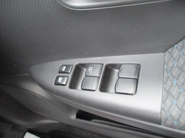 ノート １６Ｘ　５速マニュアル　純正オプションナビフルセグＴＶ　ＣＤ／ＤＶＤブルートゥース前後クリアランスソナー　ＷエアバックＡＢＳインテリジェントキーキーフリーヘッドライトレベライザードアバイザープライバシーガラス（19枚目）