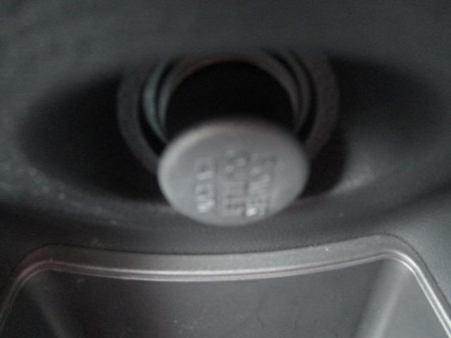 ノート １６Ｘ　５速マニュアル　純正オプションナビフルセグＴＶ　ＣＤ／ＤＶＤブルートゥース前後クリアランスソナー　ＷエアバックＡＢＳインテリジェントキーキーフリーヘッドライトレベライザードアバイザープライバシーガラス（20枚目）