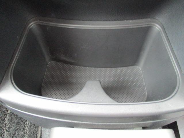 ノート １６Ｘ　５速マニュアル　純正オプションナビフルセグＴＶ　ＣＤ／ＤＶＤブルートゥース前後クリアランスソナー　ＷエアバックＡＢＳインテリジェントキーキーフリーヘッドライトレベライザードアバイザープライバシーガラス（21枚目）