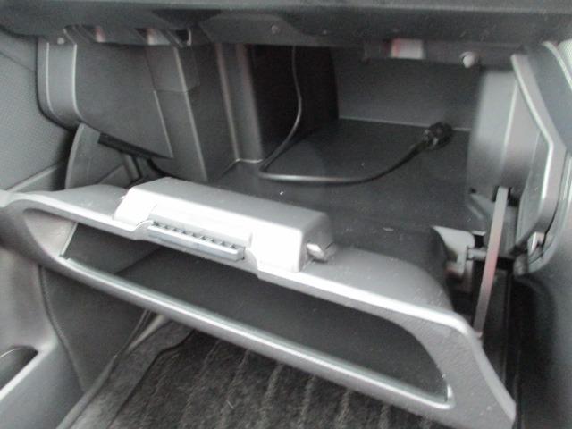 ノート １６Ｘ　５速マニュアル　純正オプションナビフルセグＴＶ　ＣＤ／ＤＶＤブルートゥース前後クリアランスソナー　ＷエアバックＡＢＳインテリジェントキーキーフリーヘッドライトレベライザードアバイザープライバシーガラス（22枚目）