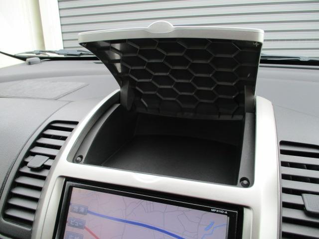 ノート １６Ｘ　５速マニュアル　純正オプションナビフルセグＴＶ　ＣＤ／ＤＶＤブルートゥース前後クリアランスソナー　ＷエアバックＡＢＳインテリジェントキーキーフリーヘッドライトレベライザードアバイザープライバシーガラス（23枚目）