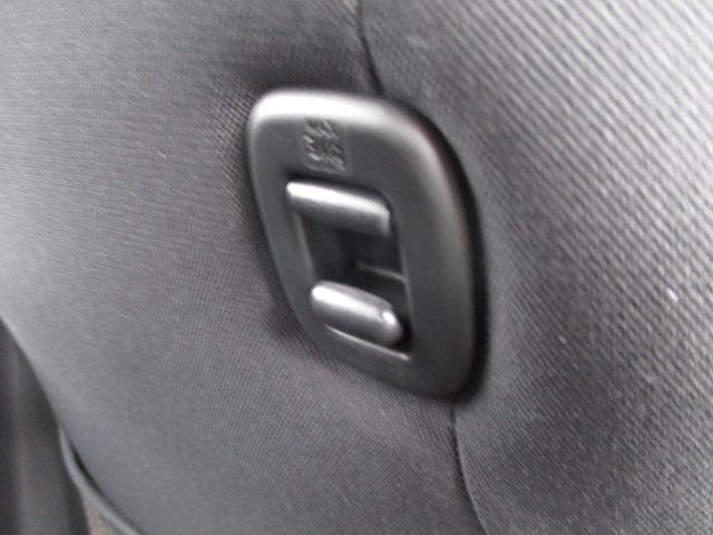 ノート １６Ｘ　５速マニュアル　純正オプションナビフルセグＴＶ　ＣＤ／ＤＶＤブルートゥース前後クリアランスソナー　ＷエアバックＡＢＳインテリジェントキーキーフリーヘッドライトレベライザードアバイザープライバシーガラス（26枚目）