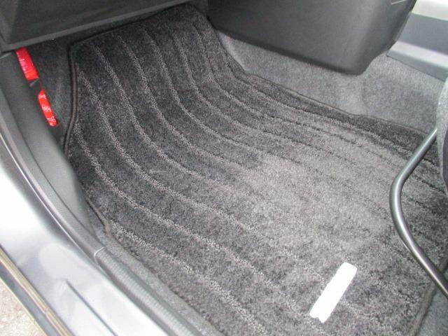 ノート １６Ｘ　５速マニュアル　純正オプションナビフルセグＴＶ　ＣＤ／ＤＶＤブルートゥース前後クリアランスソナー　ＷエアバックＡＢＳインテリジェントキーキーフリーヘッドライトレベライザードアバイザープライバシーガラス（31枚目）