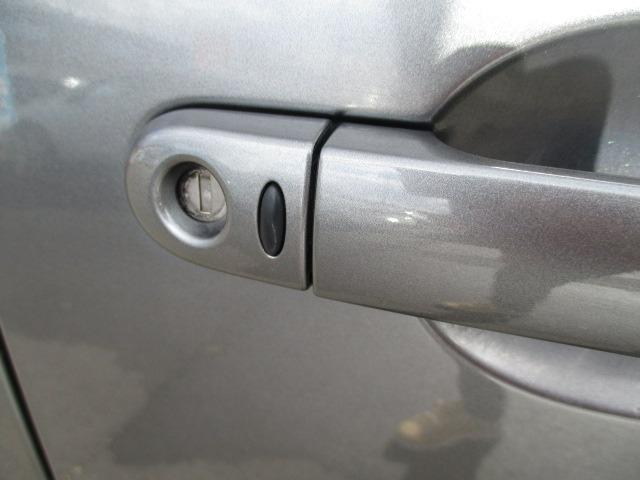 ノート １６Ｘ　５速マニュアル　純正オプションナビフルセグＴＶ　ＣＤ／ＤＶＤブルートゥース前後クリアランスソナー　ＷエアバックＡＢＳインテリジェントキーキーフリーヘッドライトレベライザードアバイザープライバシーガラス（32枚目）