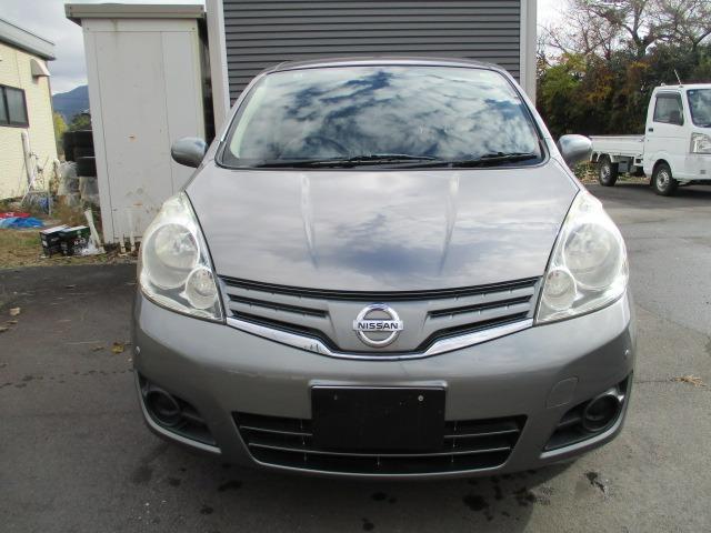 ノート １６Ｘ　５速マニュアル　純正オプションナビフルセグＴＶ　ＣＤ／ＤＶＤブルートゥース前後クリアランスソナー　ＷエアバックＡＢＳインテリジェントキーキーフリーヘッドライトレベライザードアバイザープライバシーガラス（40枚目）