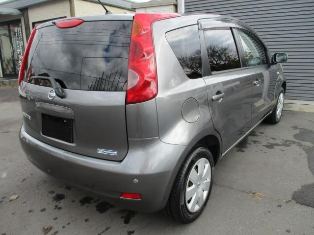 ノート １６Ｘ　５速マニュアル　純正オプションナビフルセグＴＶ　ＣＤ／ＤＶＤブルートゥース前後クリアランスソナー　ＷエアバックＡＢＳインテリジェントキーキーフリーヘッドライトレベライザードアバイザープライバシーガラス（44枚目）