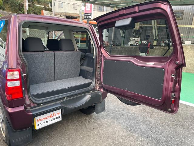 ＶＲ　ＡＴ　ターボ車　ＣＤ　助手席エアバッグ　衝突安全ボディ　ＡＣ　ＰＷ　盗難防止装置　切替式４ＷＤ　キーレス　パワーステアリング　ＡＢＳ　運転席エアバッグ(26枚目)