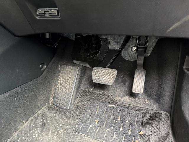 フィット ｅ：ＨＥＶベーシック　カーナビ　バックカメラ　ＥＴＣ　ドライブレコーダー　オートライト（7枚目）