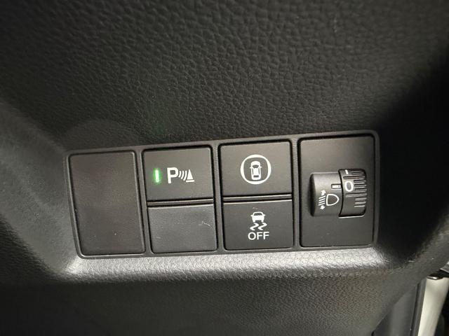 フィット ｅ：ＨＥＶベーシック　カーナビ　バックカメラ　ＥＴＣ　ドライブレコーダー　オートライト（10枚目）