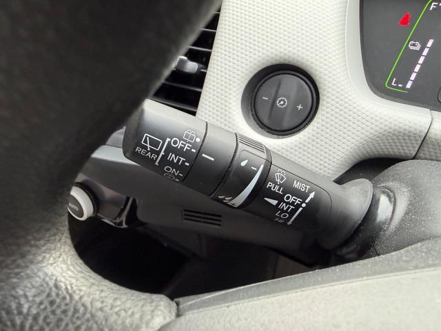 フィット ｅ：ＨＥＶベーシック　カーナビ　バックカメラ　ＥＴＣ　ドライブレコーダー　オートライト（14枚目）