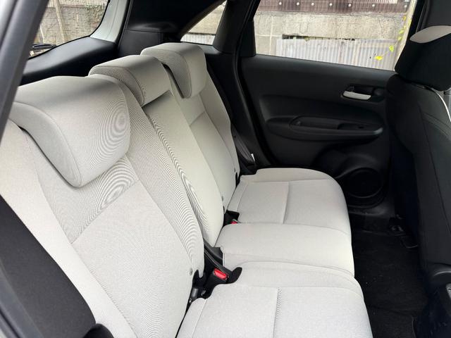 フィット ｅ：ＨＥＶベーシック　カーナビ　バックカメラ　ＥＴＣ　ドライブレコーダー　オートライト（27枚目）