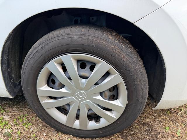 フィット ｅ：ＨＥＶベーシック　カーナビ　バックカメラ　ＥＴＣ　ドライブレコーダー　オートライト（33枚目）